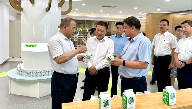 省政府国资委党委书记、主任吴万华到甘肃农垦BOBSport牧场调研